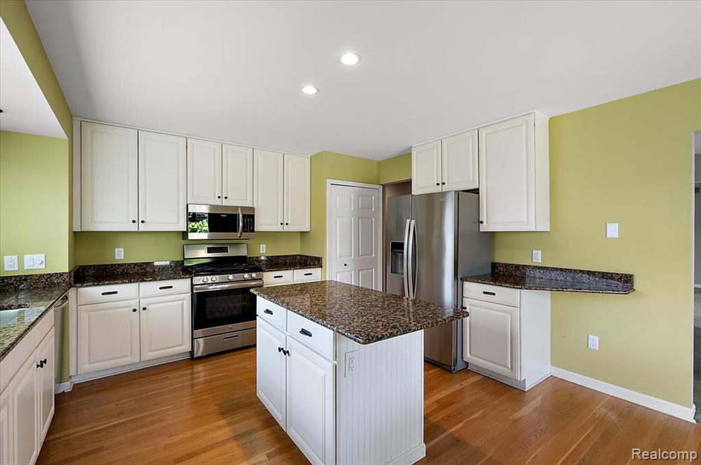 6952 Granger Drive, Troy, MI 48098 — Photo 11