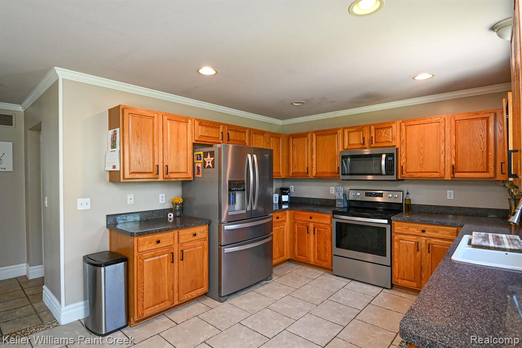 51466 PROMENADE Lane, New Baltimore, MI 48047 — Photo 17