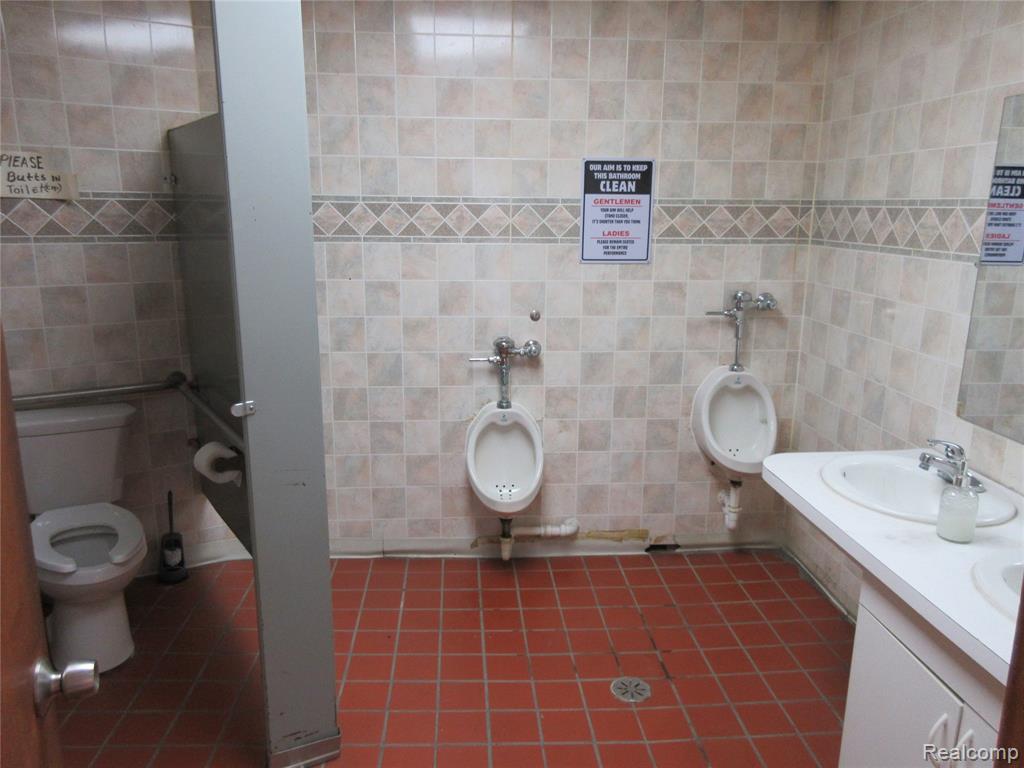 21665 GROESBECK Highway, Warren, MI 48089 — Photo 18