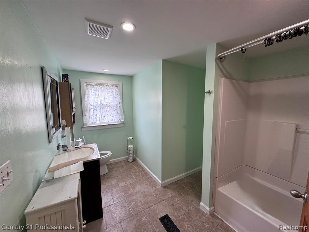 2021 W Rose Center Road, Holly, MI 48442 — Photo 21