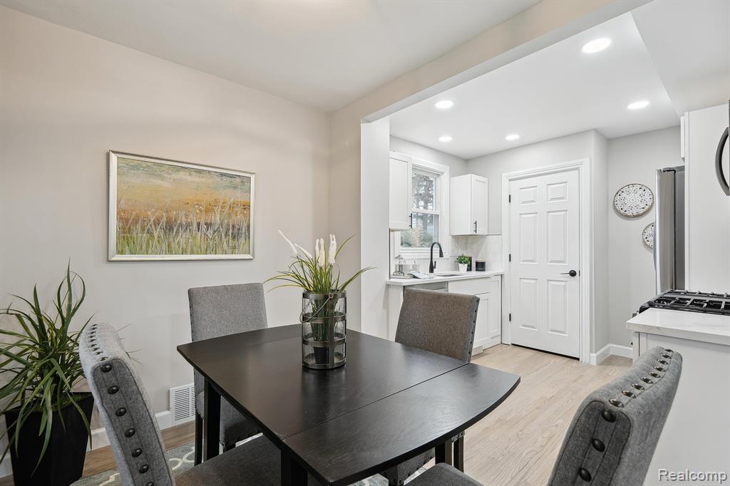 921 N EDGEWORTH Avenue, Royal Oak, MI 48067 — Photo 9