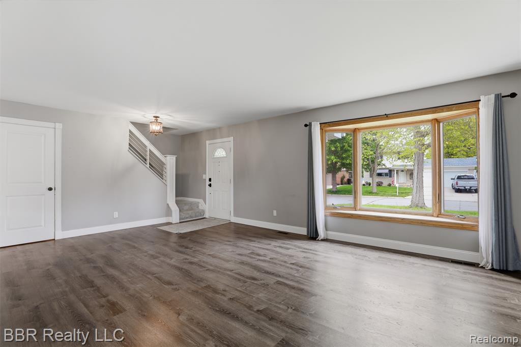 4680 Forest Lane, Trenton, MI 48183 — Photo 7