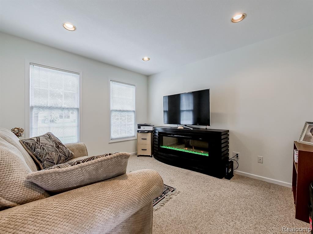 1394 MIDDLEWOOD Drive, Saline, MI 48176 — Photo 7