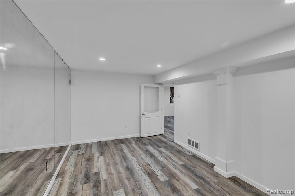 45077 Roundview Drive, Novi, MI — Photo 36