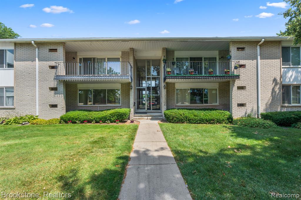 8465 KENNEDY Circle, Warren, MI 48093 — Photo 2