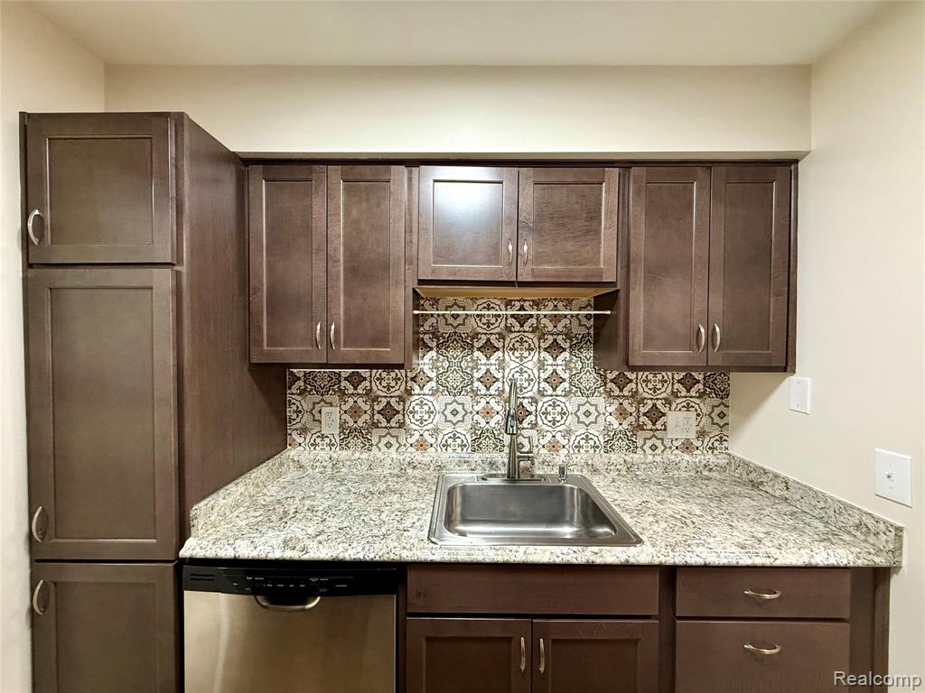 29870 W 12 Mile Road, 703, Farmington, MI 48334 — Photo 5