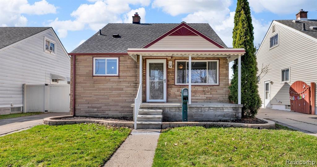 425 CLEVELAND Avenue, Lincoln Park, MI 48146 — front exterior