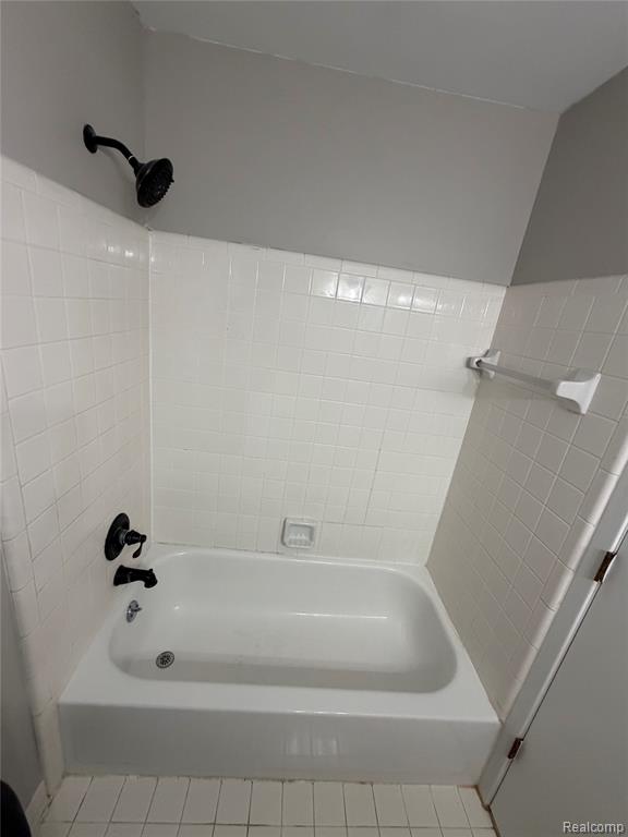 39588 Squire, Novi, MI — Photo 23
