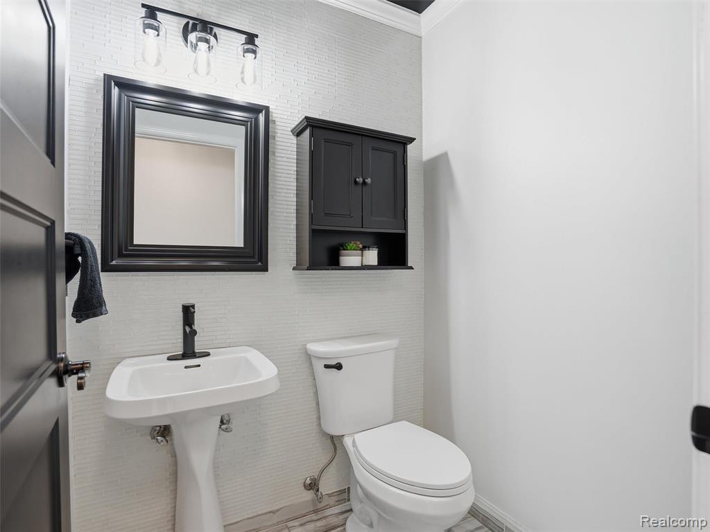 15581 Spiceway, Fraser, MI 48026 — Photo 32