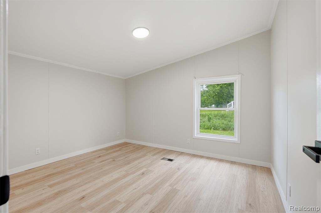 4420 Dublin Road, Burton, MI 48529 — Photo 26