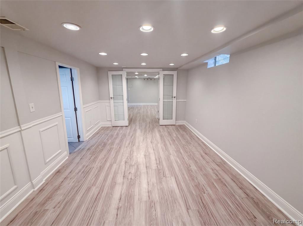 916 Longfellow Avenue, Royal Oak, MI 48067 — Photo 18