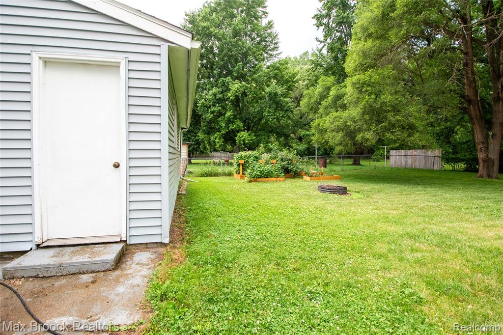 6479 Webb Drive, Flint, MI 48506 — Photo 28