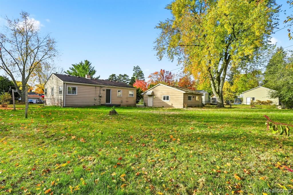 4340 Elmdale Avenue, Clarkston, MI — Photo 12