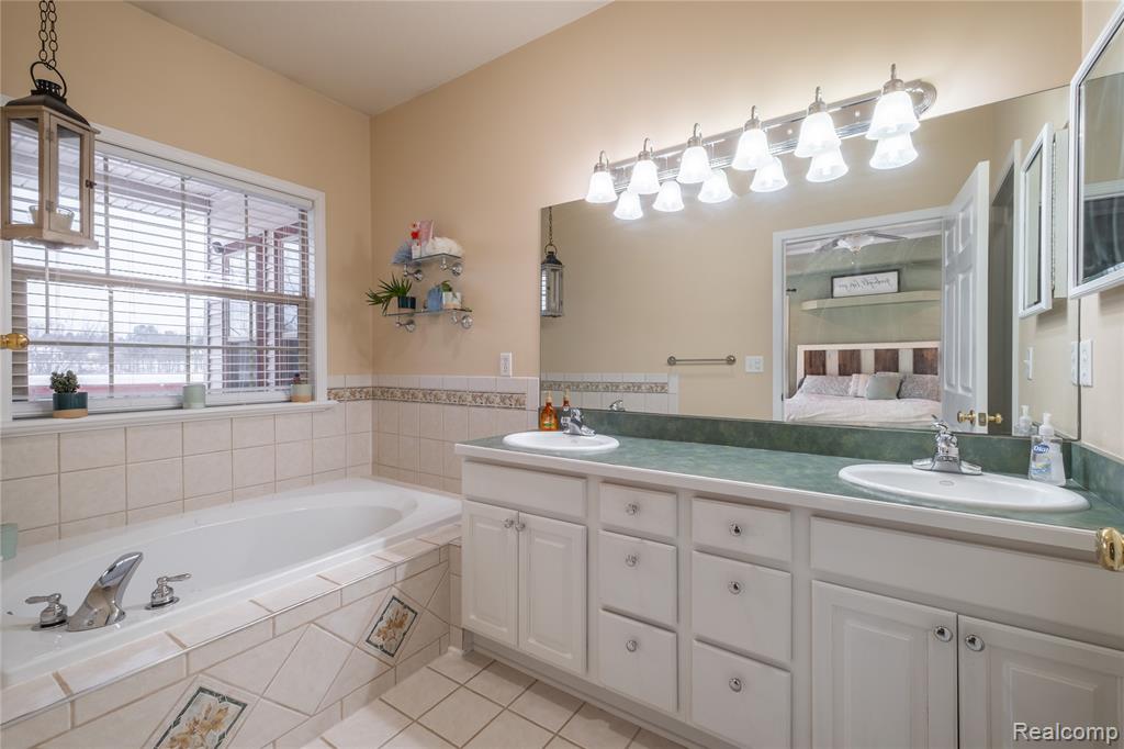 4204 Pavilion Court, Fenton, MI 48430 — Photo 21