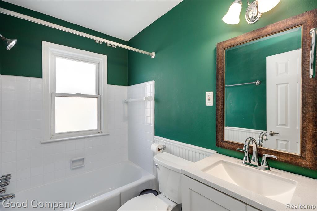 396 UNIVERSITY Street, Ferndale, MI 48220 — Photo 11