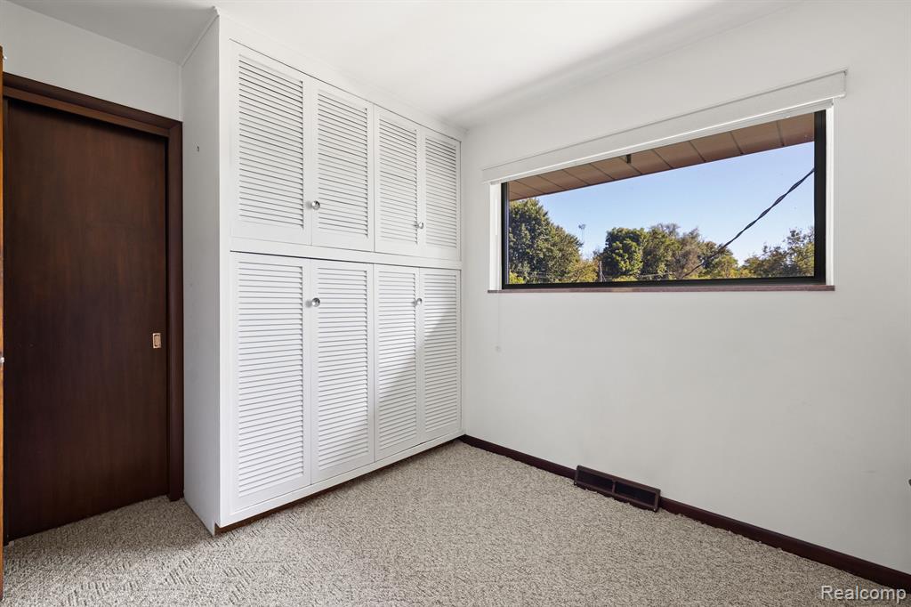6248 LIVERNOIS Road, Troy, MI 48098 — Photo 30