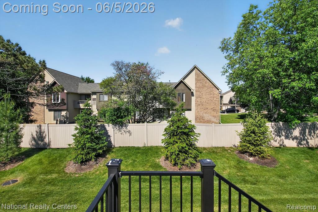 38681 Chasewood Court, Farmington, MI 48335 — Photo 41