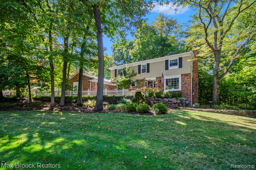 32533 Robinhood Drive, Beverly Hills, MI 48025 — Photo 4