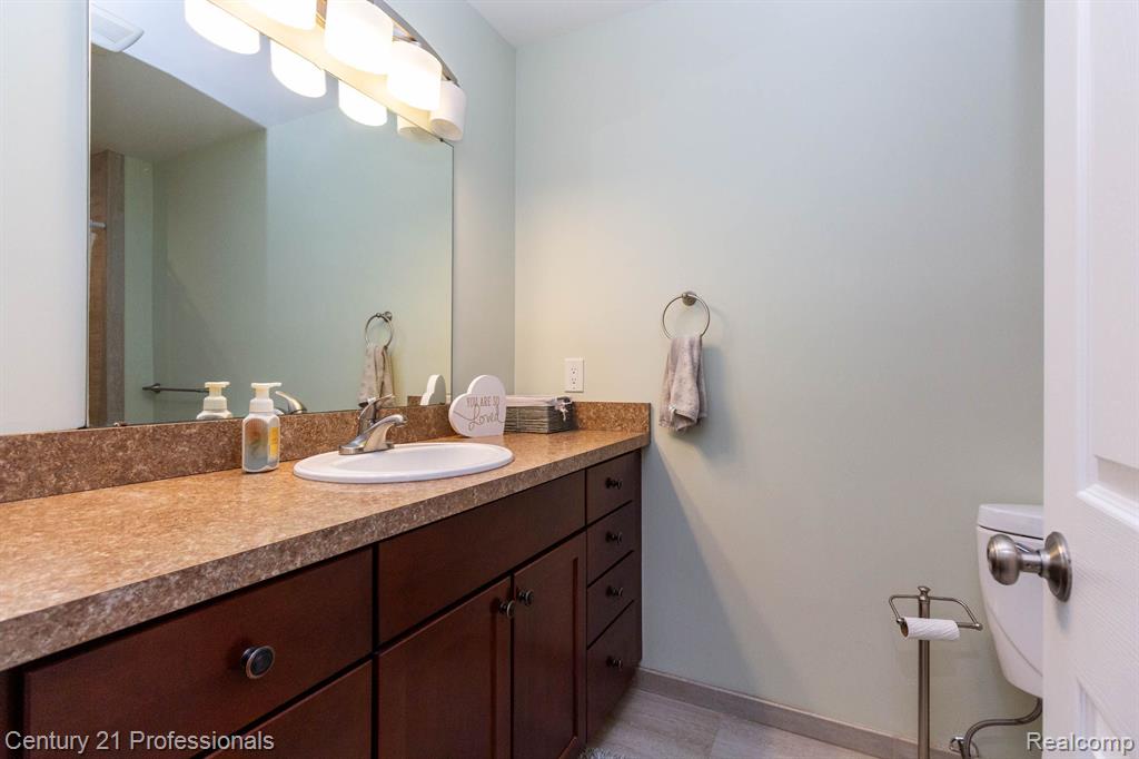 46498 HOUGHTON Drive, Shelby, MI 48315 — Photo 35