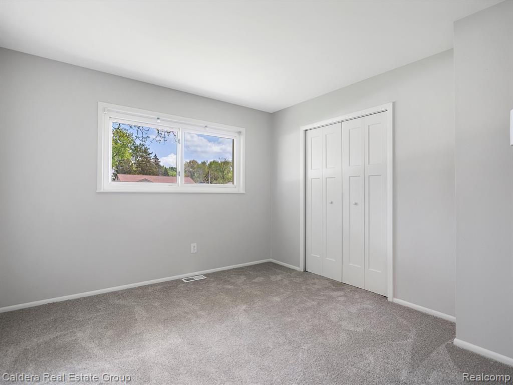 600 LOS ARBOLES Drive, Wolverine Lake, MI 48390 — Photo 11