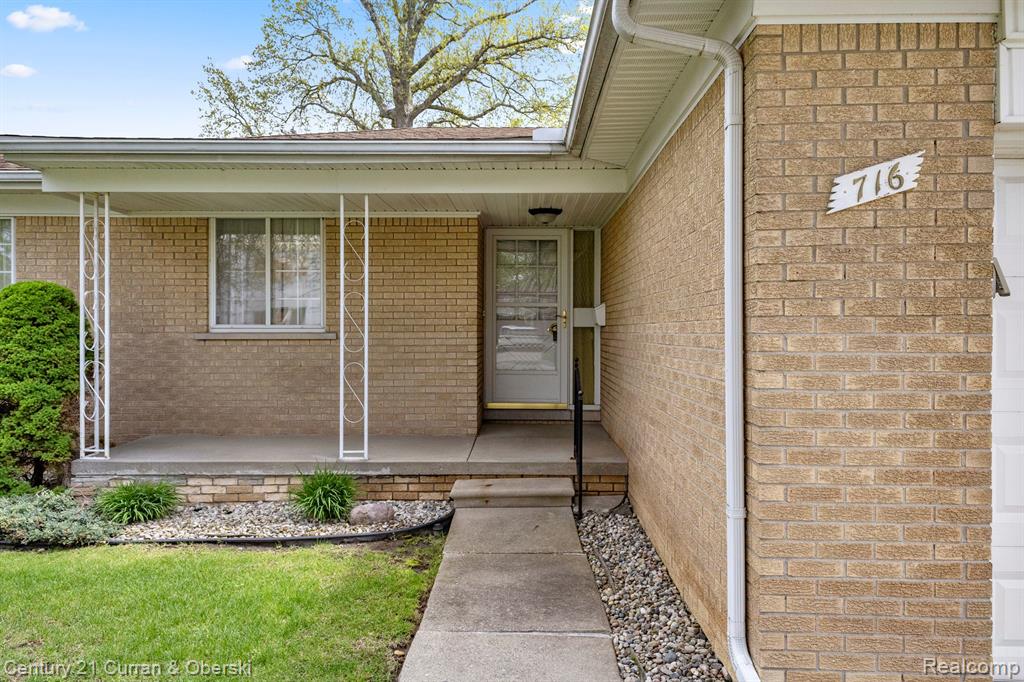 716 N CHARLESWORTH Street, Dearborn Heights, MI 48127 — Photo 36