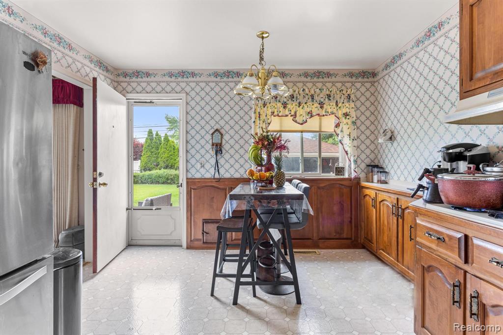 6125 ARDMORE, Dearborn Heights, MI 48127 — Photo 12