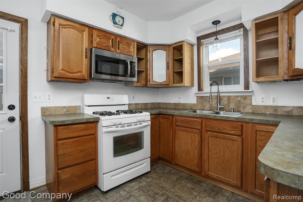 1727 E Elza Avenue, Hazel Park, MI 48030 — Photo 4