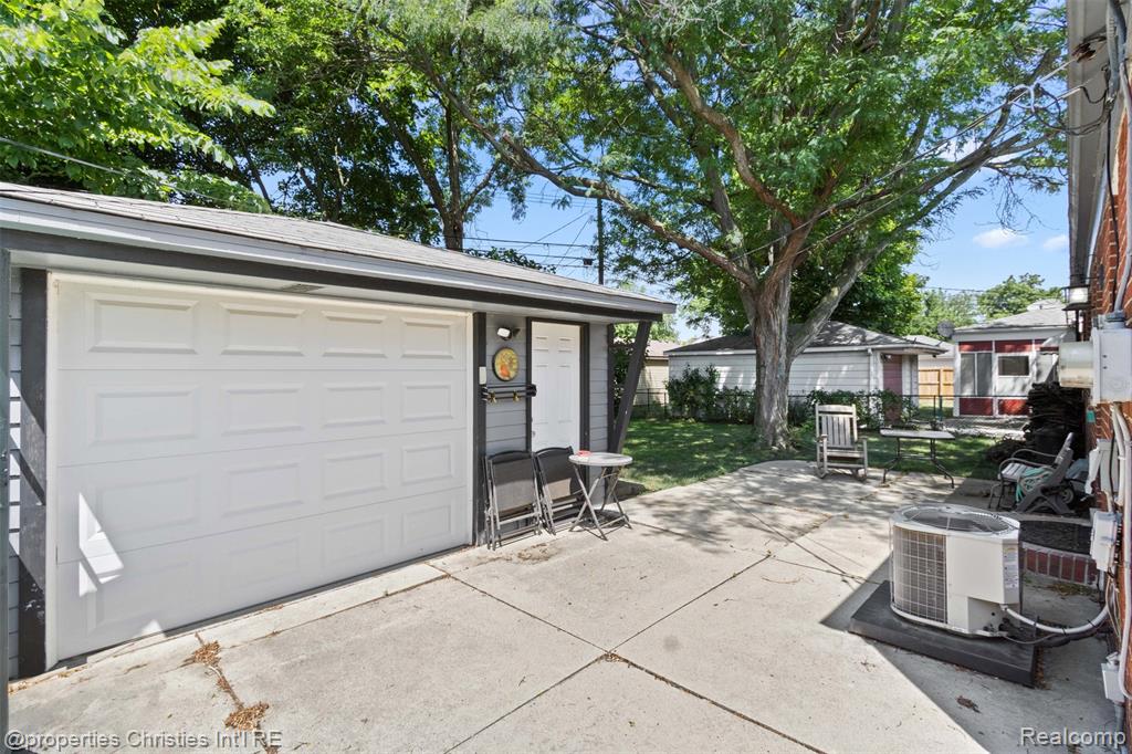 6561 Hawthorne Street, Garden City, MI — Photo 21