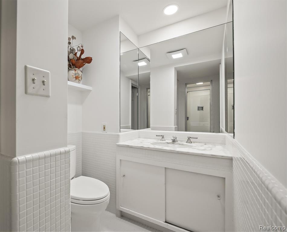 951 Twin Oaks Lane, Birmingham, MI 48009 — Photo 22