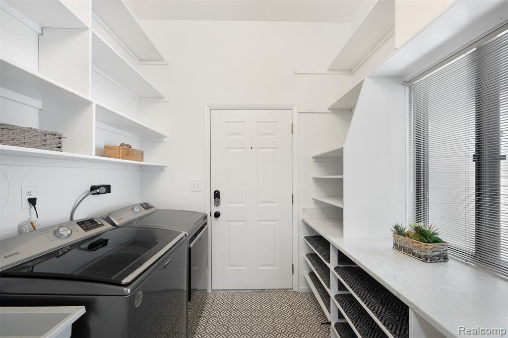 686 Peninsula Court, Ann Arbor, MI 48105 — Photo 16