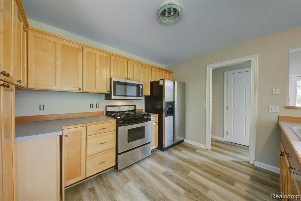 850 VILLAGE PINE Lane, Ortonville, MI 48462 — Photo 37