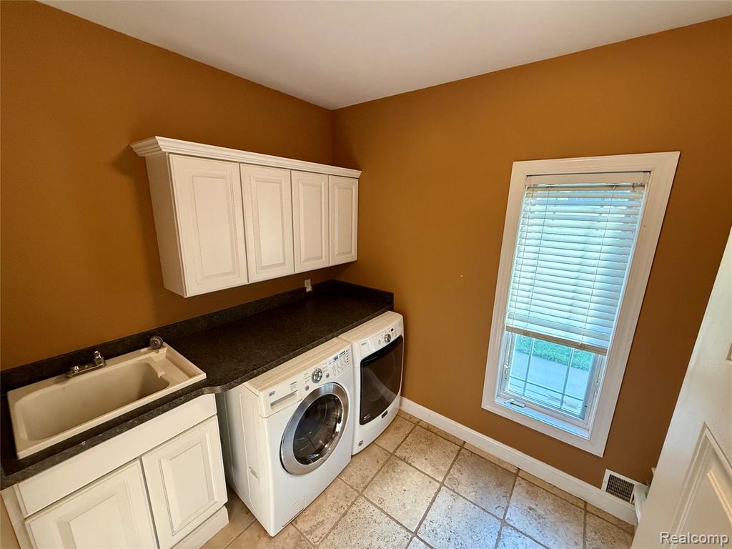 6435 Thompson Pond Drive, Whitmore Lake, MI 48189 — Photo 11