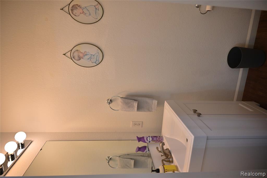 810 Catalina Cove, Luna Pier, MI 48157 — Photo 8