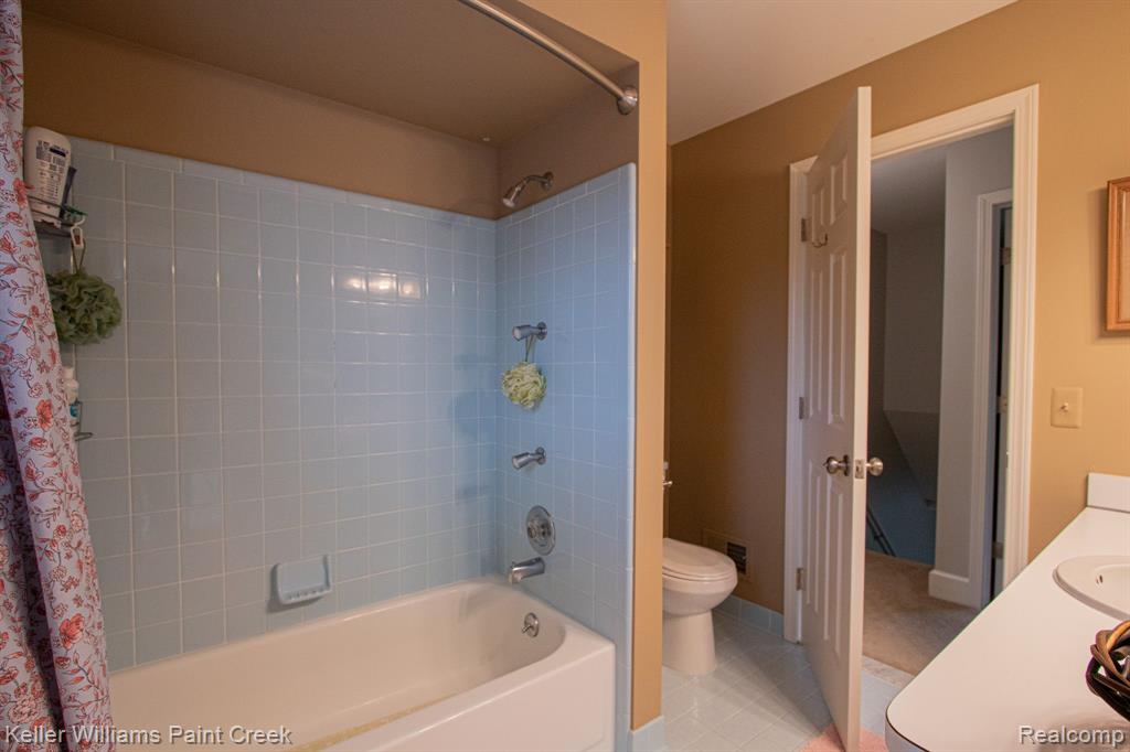 42200 LOCHMOOR Street, Clinton Twp, MI 48038 — Photo 22