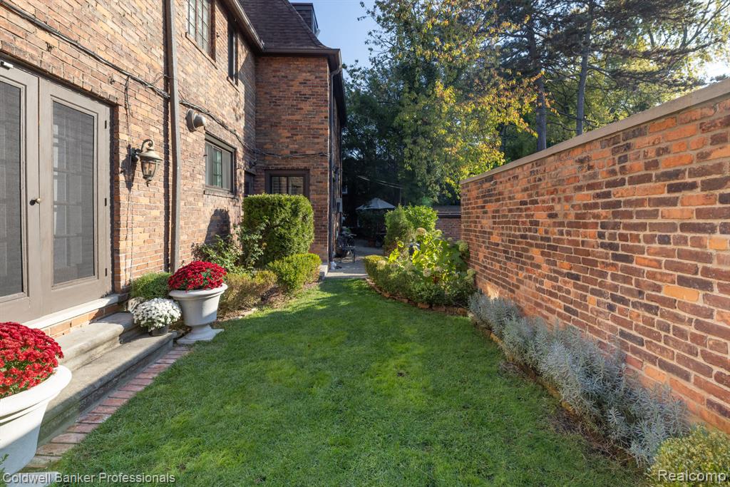 42 Cranford Lane, Grosse Pointe, MI 48230 — Photo 49