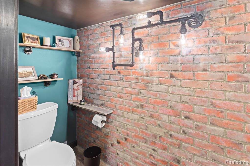9806 BERWICK Street, Livonia, MI 48150 — Photo 30
