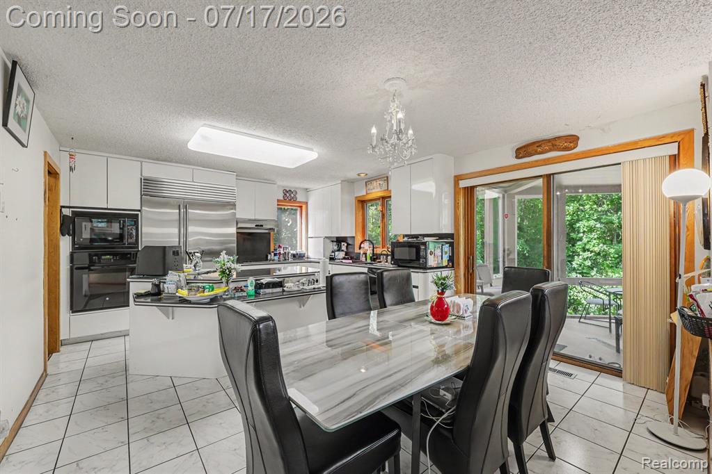 5685 Paint Valley Drive, Rochester, MI 48306 — Photo 11