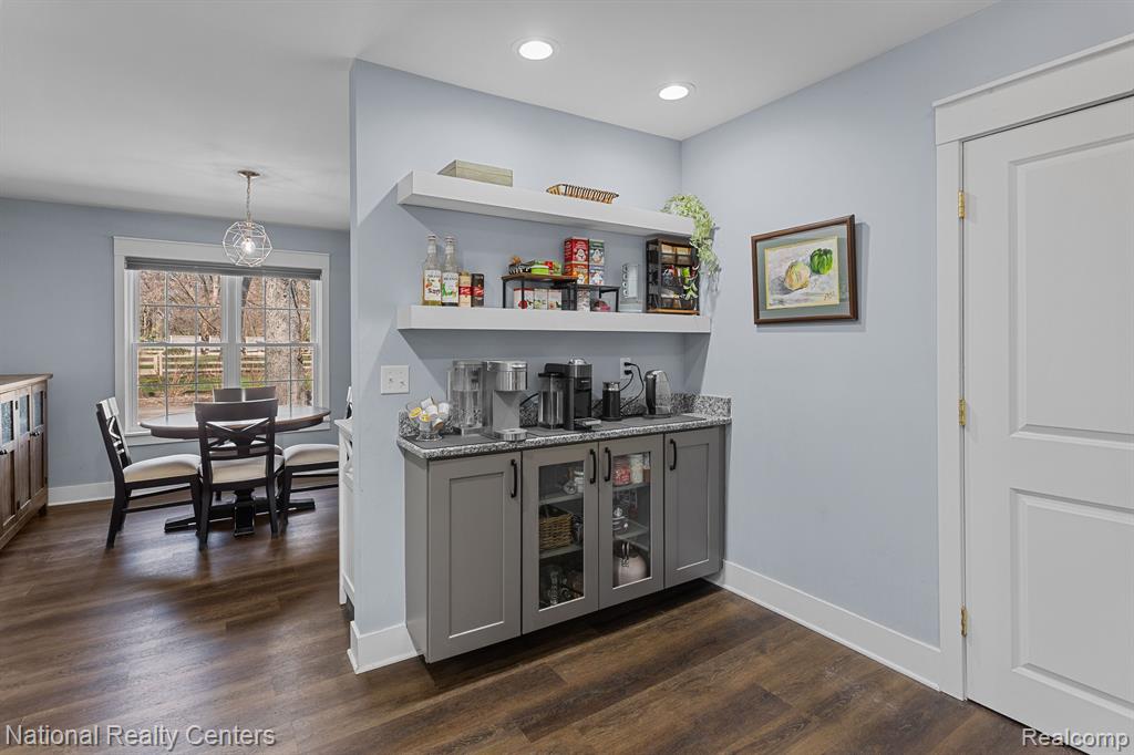 3706 Lakeview Boulevard, Orchard Lake Village, MI 48324 — Photo 8