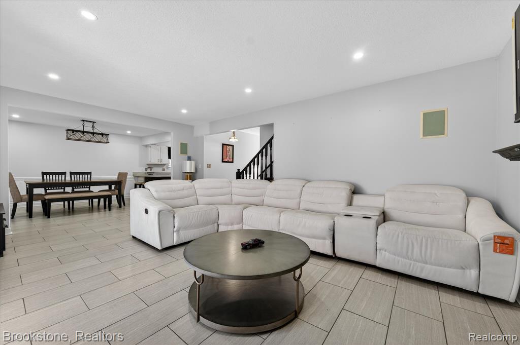 1980 Oakville Waltz Road, New Boston, MI 48164 — Photo 10