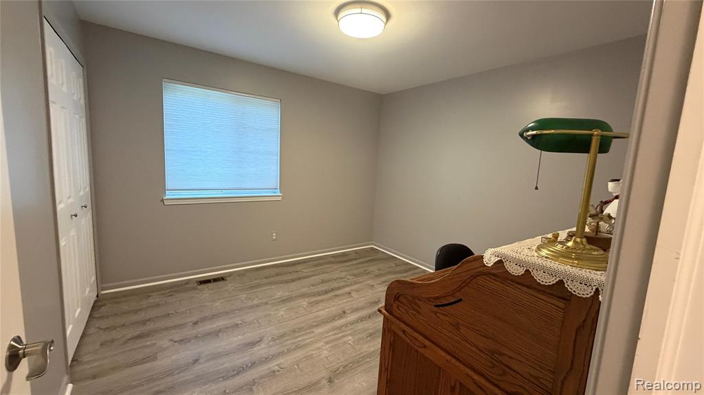 490 Cove View Drive, Waterford, MI 48327 — Photo 35