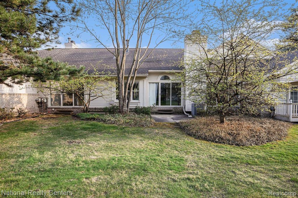 7529 DANBURY Drive, West Bloomfield, MI — Photo 24