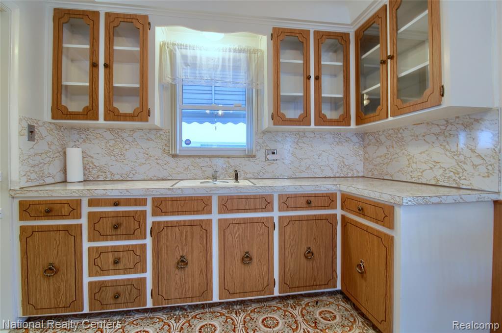 6511 Henry Ruff Road, Garden City, MI — Photo 13