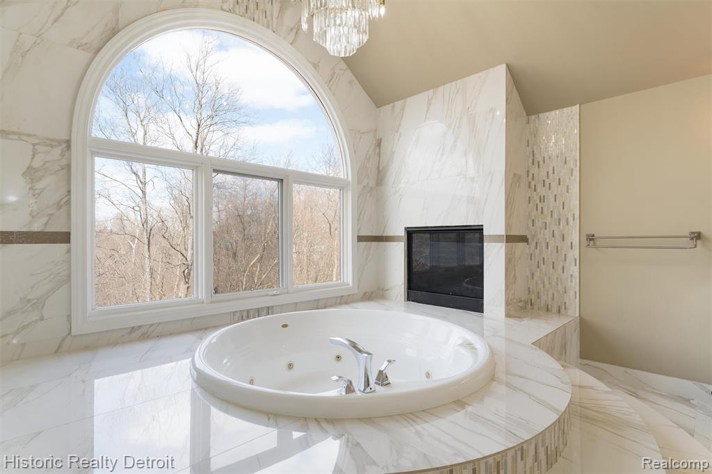 5695 N Branford Drive N, West Bloomfield, MI — Photo 45