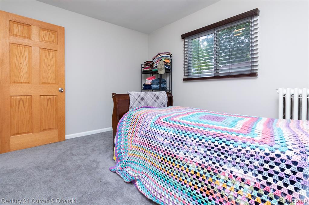 4417 BEDFORD Street, Dearborn Heights, MI 48125 — Photo 16