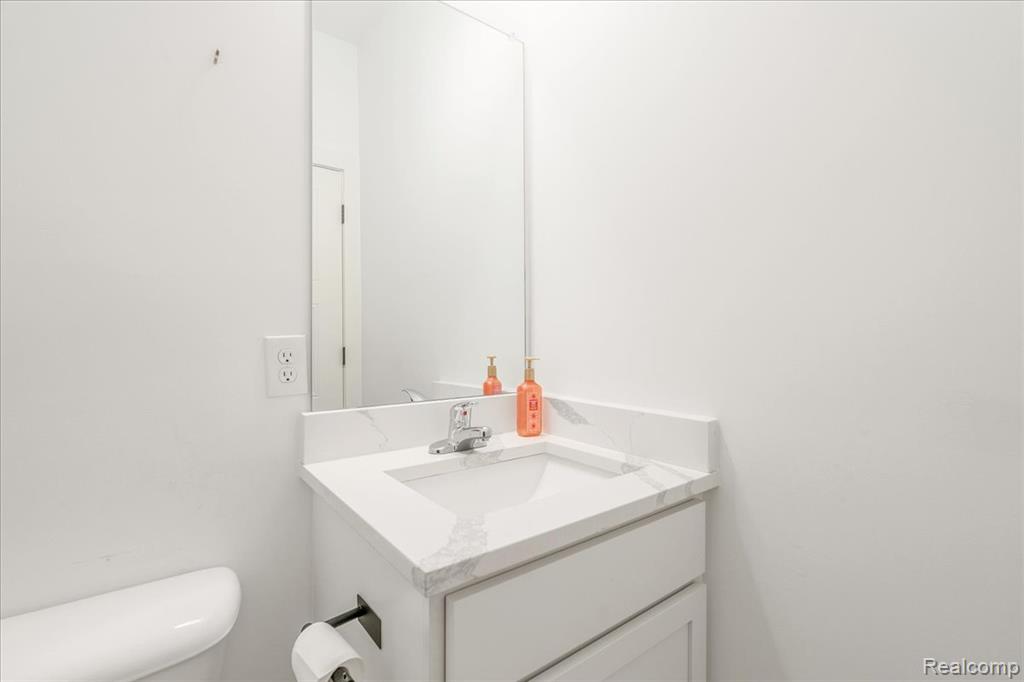 8319 Beatrice, Westland, MI — Photo 17