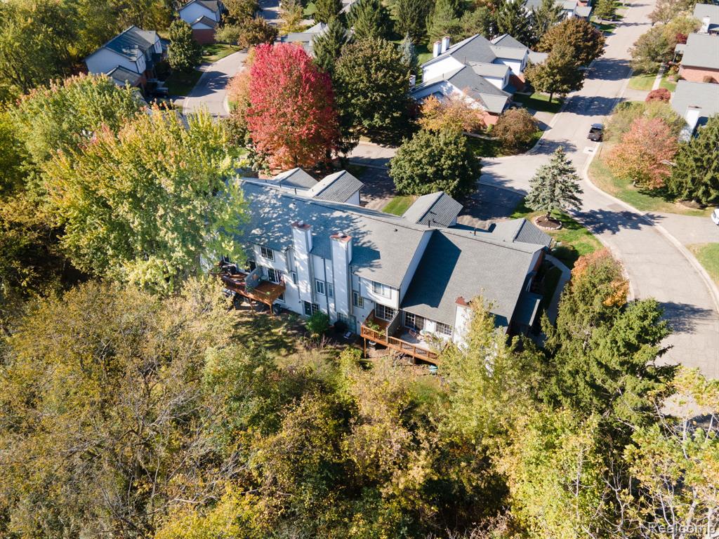 585 Winwood Circle, Walled Lake, MI 48390 — Photo 43