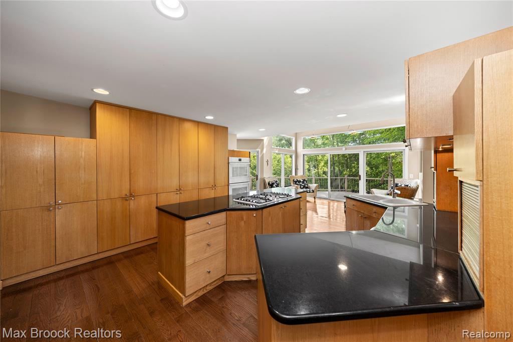 6067 Charles Drive, West Bloomfield, MI — Photo 16