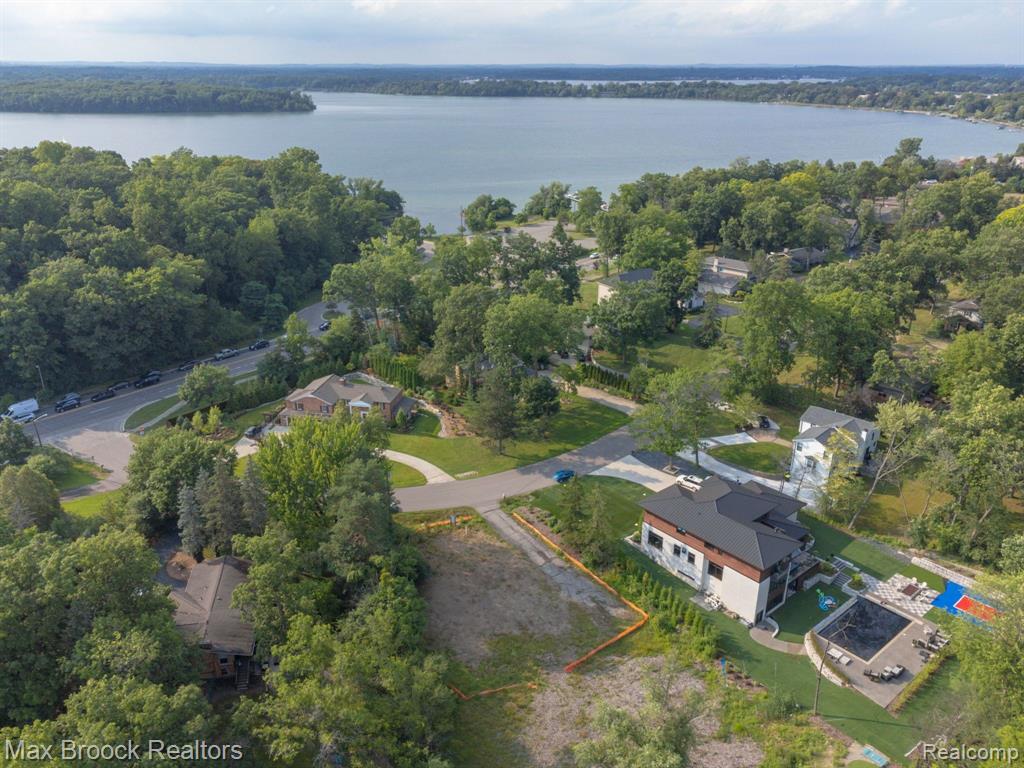 4053 HARBOR VISTA Drive, Orchard Lake Village, MI 48323 — Photo 7