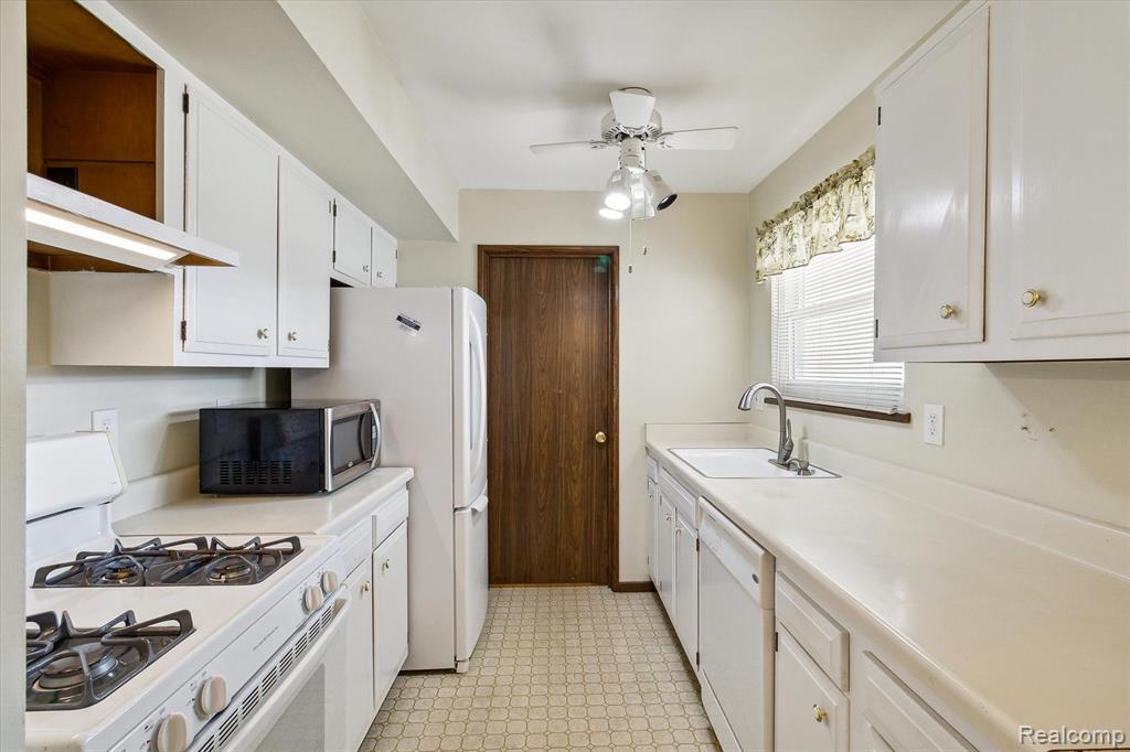 39809 VILLAGE WOOD Lane, Novi, MI — Photo 8