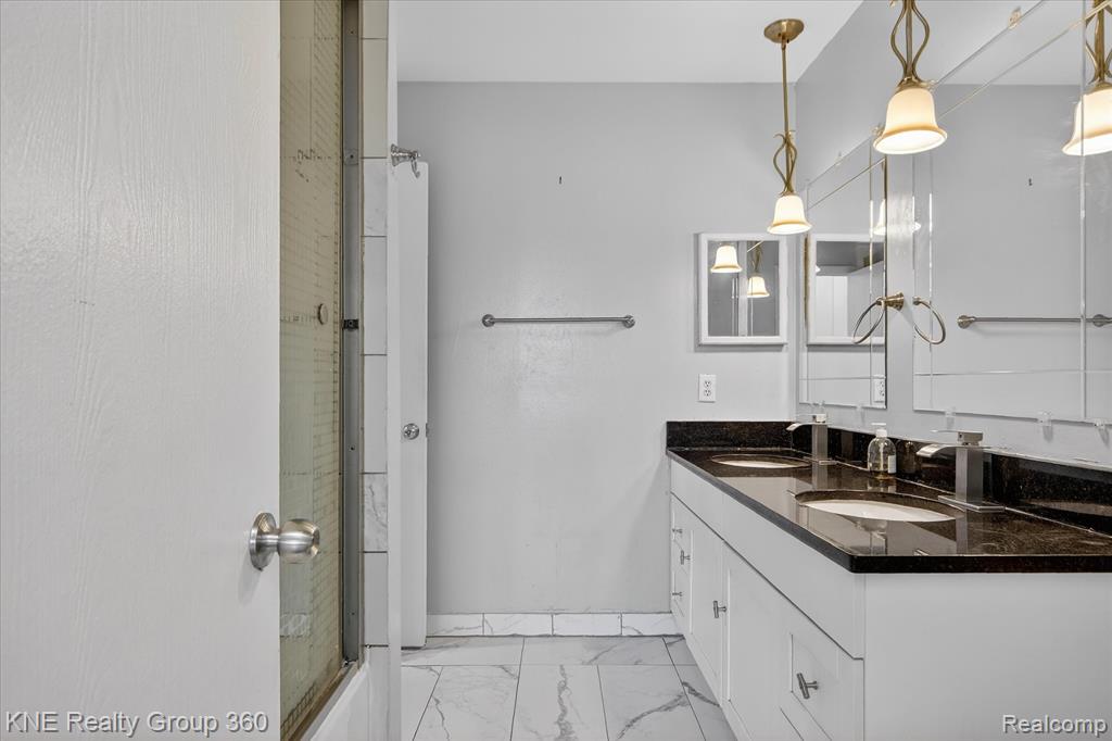 8092 Willow Lane, Warren, MI 48093 — Photo 24